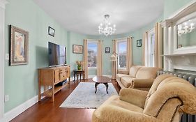 Bright & Spacious 2Br Apartment, Mins From Downtown Boston, Parking